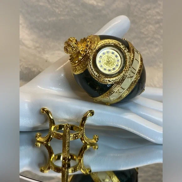 Vintage Joan Rivers Imperial Treasures The Time Piece Enamel Egg Built in Clock - Picture 6 of 8